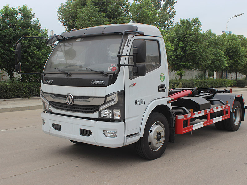 東風(fēng)D7多利卡鉤臂車SCS5120ZXXEQ6車廂可卸式垃圾車
