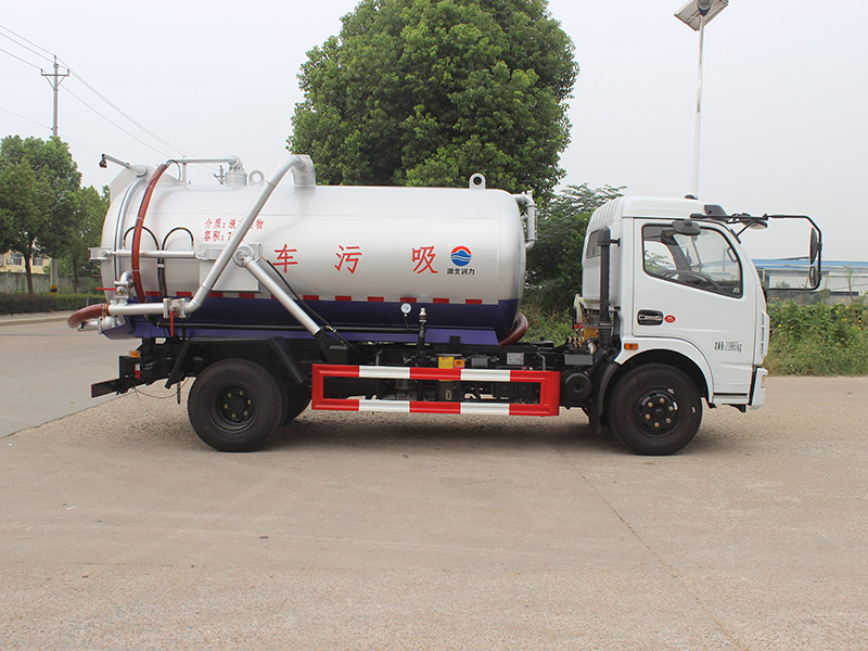 東風(fēng)多利卡8方吸污車