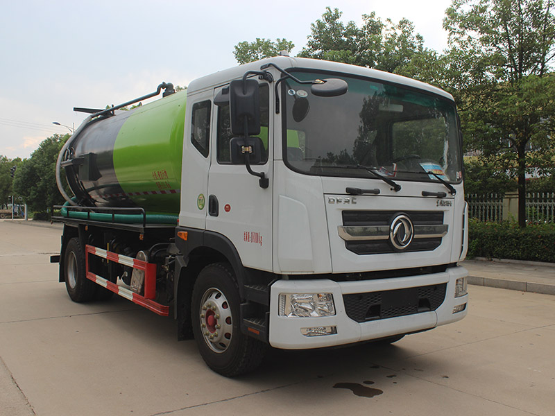 12方東風多利卡D9吸污車