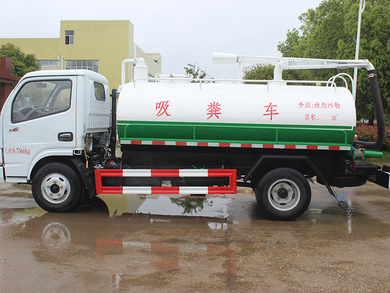 東風多利卡5方吸糞車