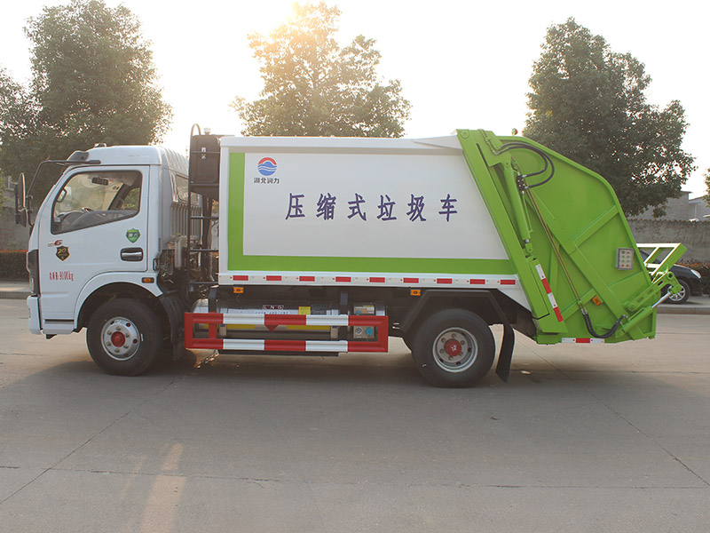 東風(fēng)多利卡天然氣6方壓縮垃圾車