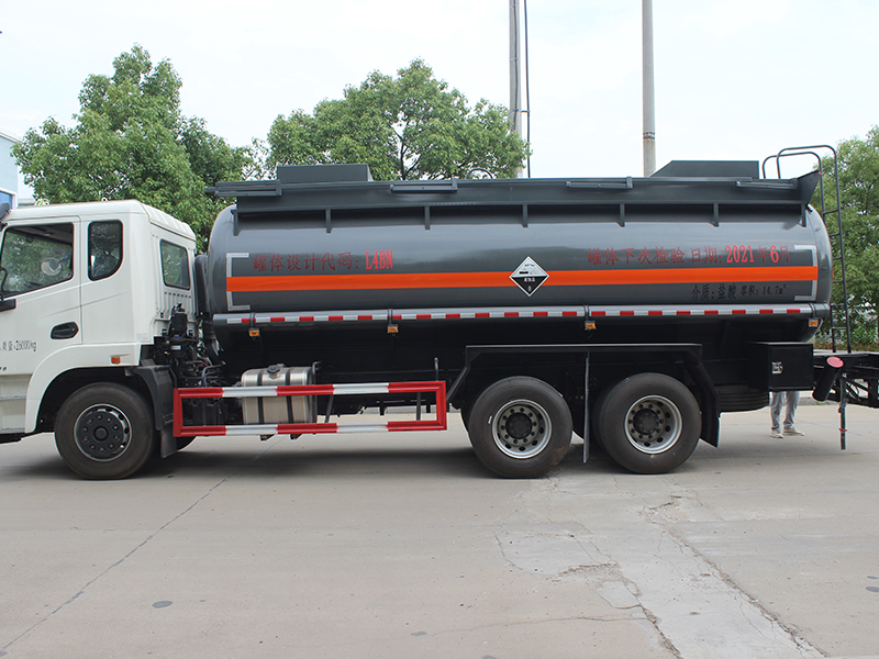 東風(fēng)隨專14.7立方SCS5260GFWEQ6腐蝕性物品罐式運(yùn)輸車