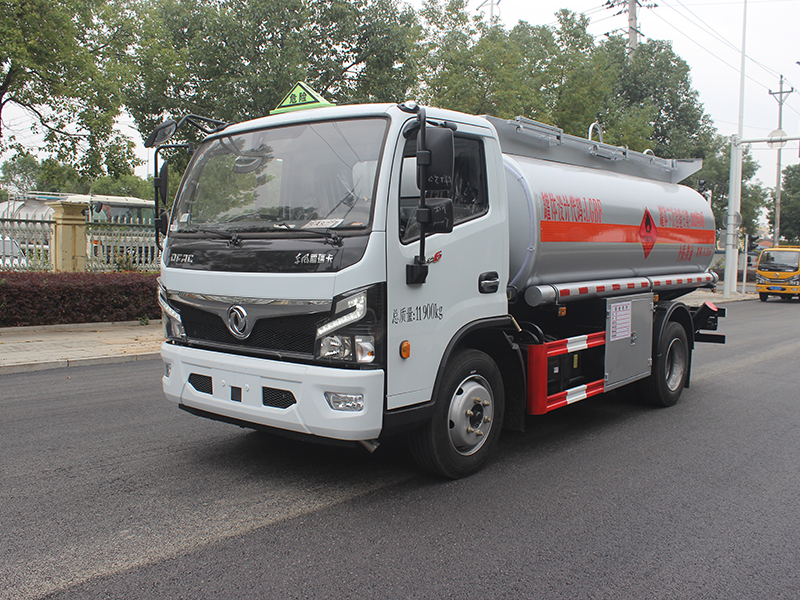 東風多利卡8.66立方SCS5122GJYEQ6加油車