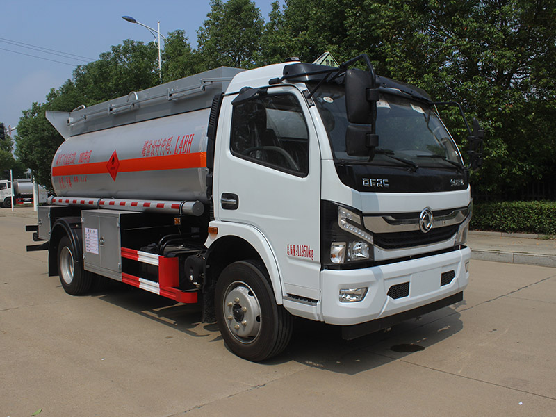 東風(fēng)多利卡8.1立方SCS5120GRYEQ6易燃液體罐式運輸車