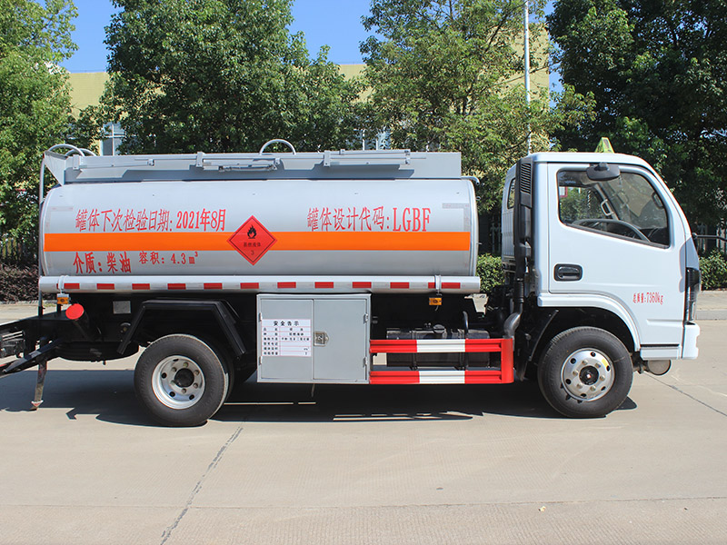 東風(fēng)多利卡4.3立方SCS5070GYYEQ6運(yùn)油車(chē)