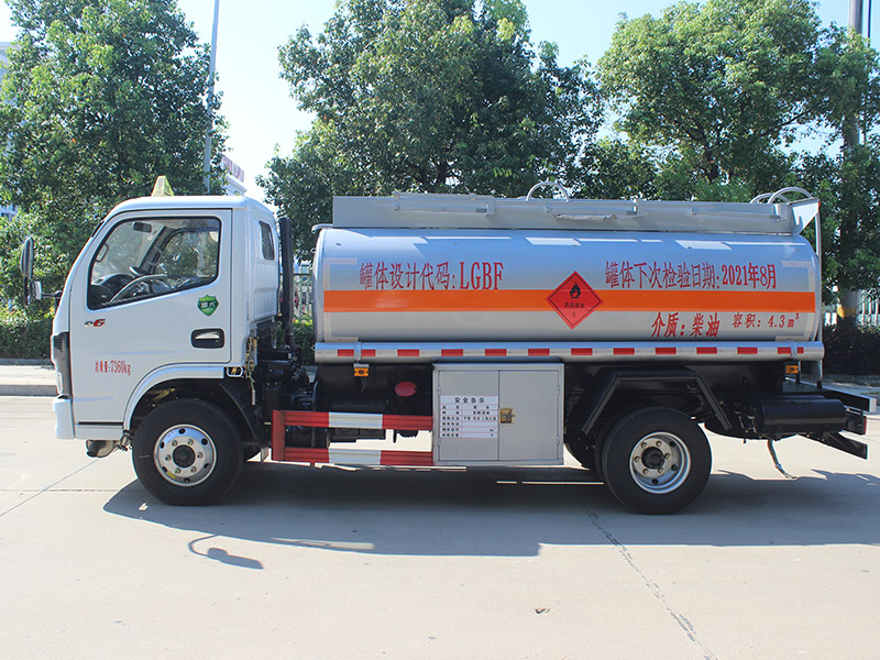 東風(fēng)多利卡4.3立方SCS5070GYYEQ6運(yùn)油車(chē)