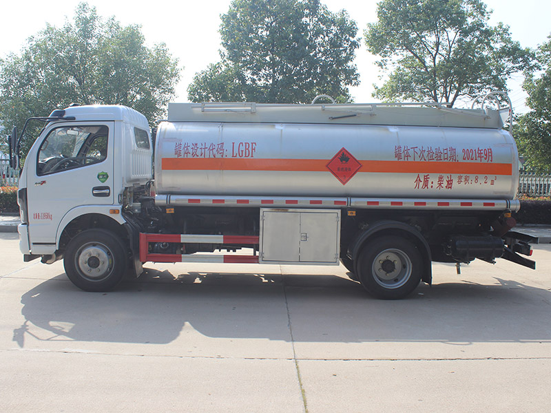 東風(fēng)多利卡8.2立方SCS5120GYYEQ6運(yùn)油車