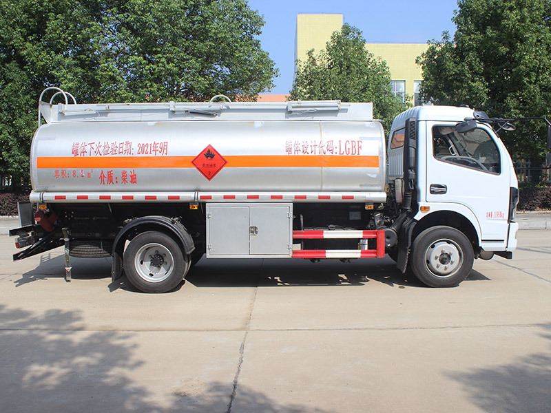 東風(fēng)多利卡8.2立方SCS5120GYYEQ6運(yùn)油車