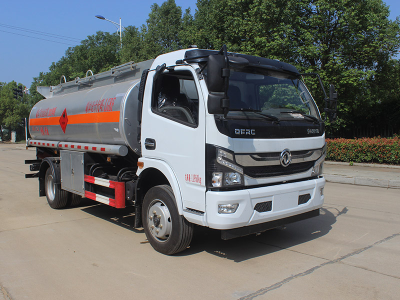 東風(fēng)多利卡8.2立方SCS5120GYYEQ6運(yùn)油車