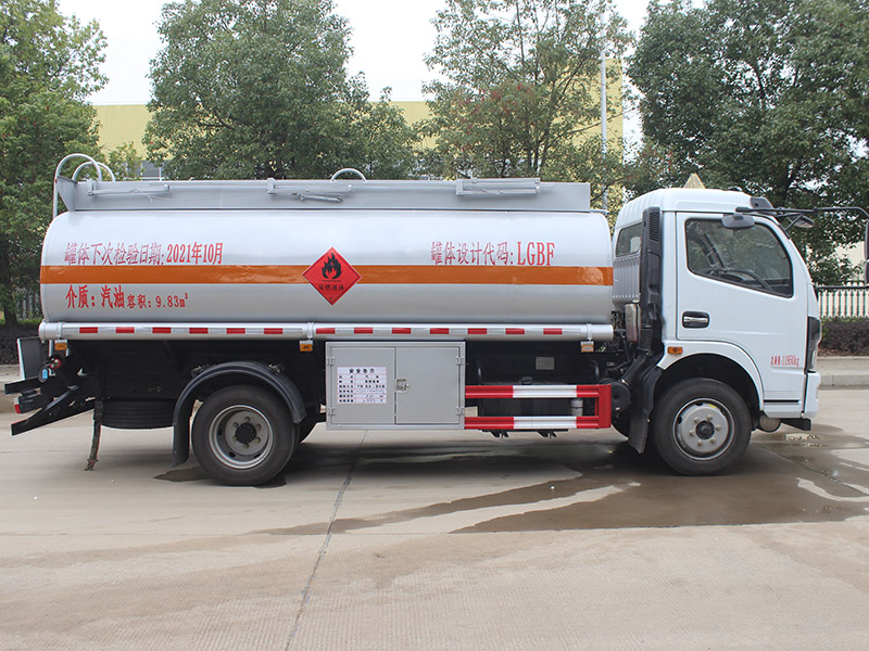 東風多利卡9.83立方SCS5121GYYEQ6運油車