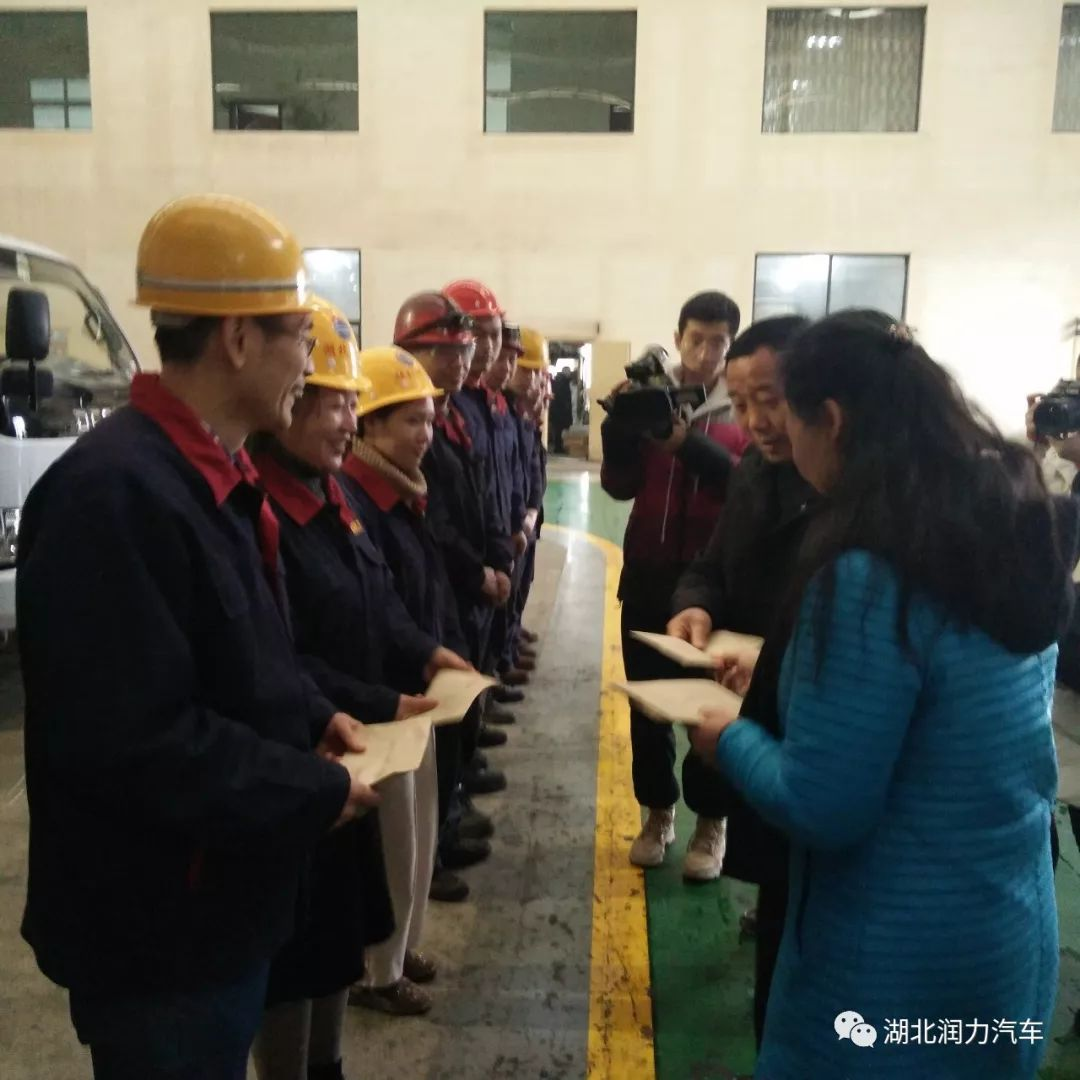 曾都區(qū)總工會送溫暖，一片真情暖人心