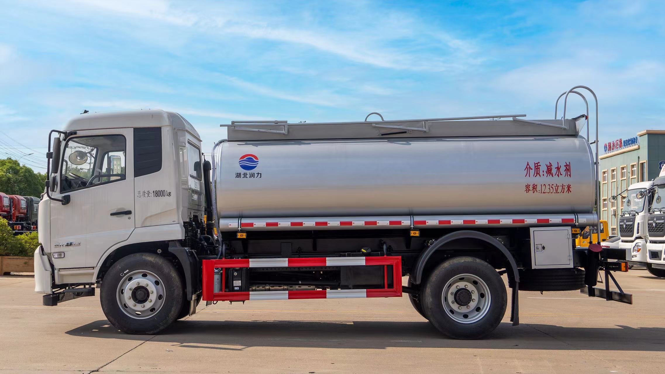 【潤力精品車】東風(fēng)天錦普通液體運(yùn)輸車